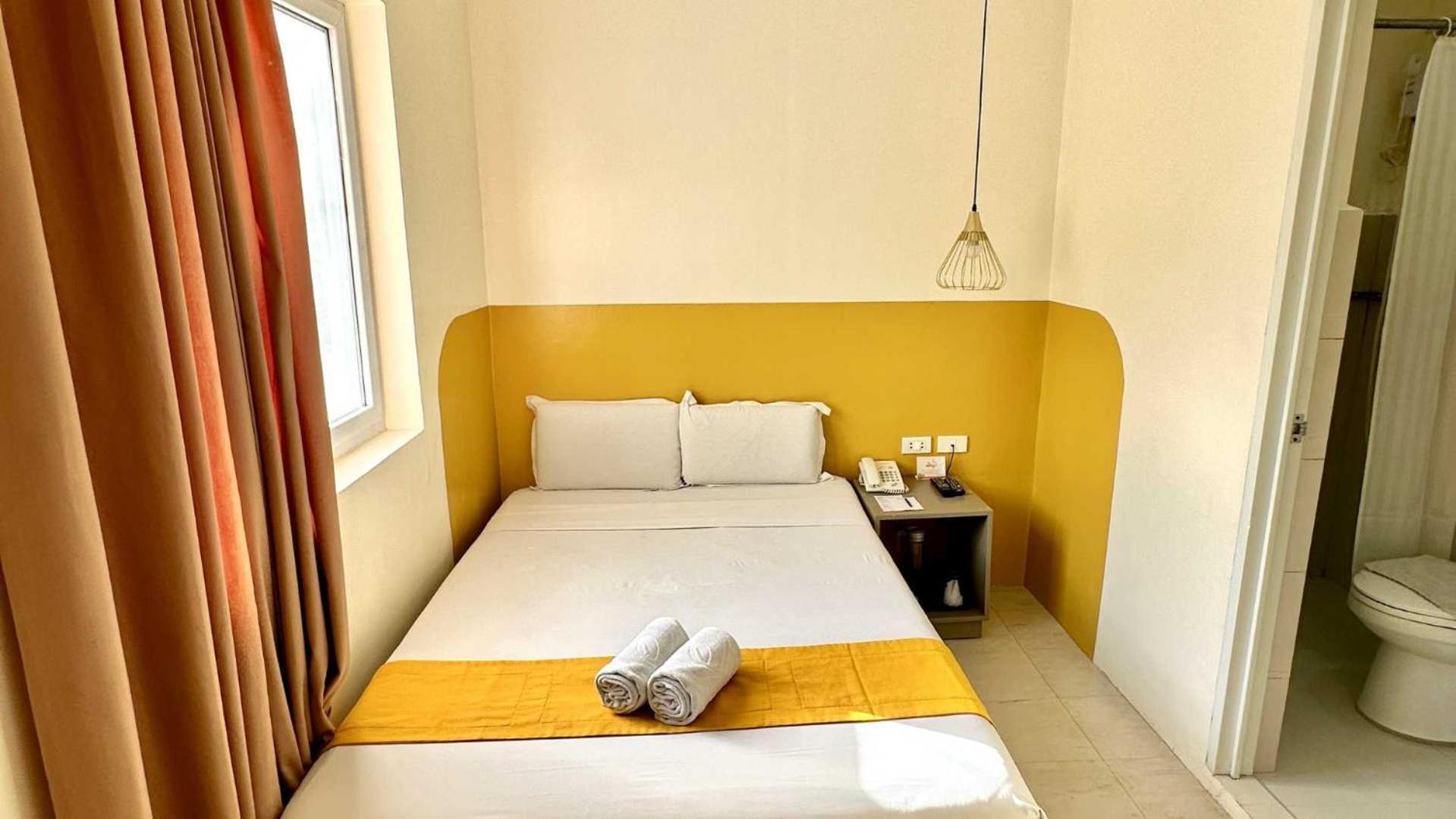 Travelbee Capitol Inn Cebu Stadt Exterior foto