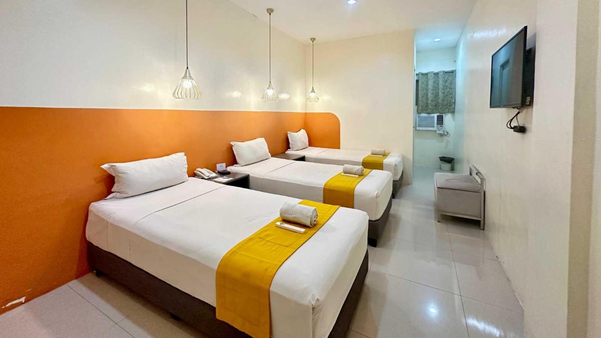 Travelbee Capitol Inn Cebu Stadt Exterior foto